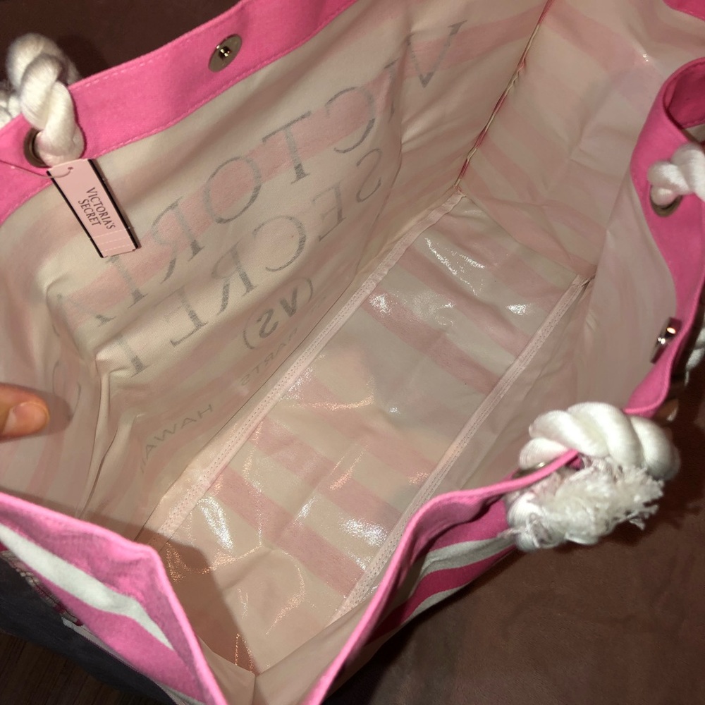 🎀 Victoria Secrets Tote 🎀 - Picture 3 of 4